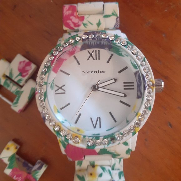 FLOWERY, FUN & FABULOUS WATCH - Picture 3 of 6